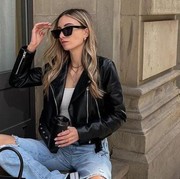 Inspirasi Mix and Match Jaket Kulit Hitam Agar Penampilanmu Semakin Swag