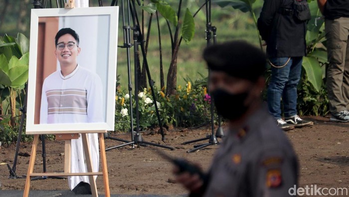 Keluarga Minta Tidak Bikin Konten Saat Pemakaman Eril, Psikolog: Self Centered Kalau Masih Melakukannya