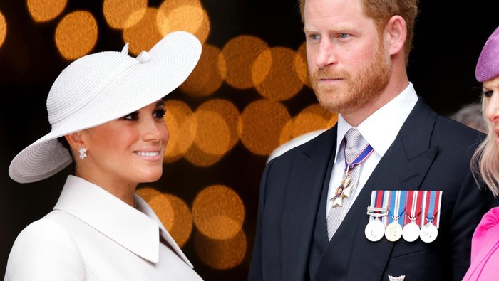 LONDON, UNITED KINGDOM - JUNE 03: (EMBARGOED FOR PUBLICATION IN UK NEWSPAPERS UNTIL 24 HOURS AFTER CREATE DATE AND TIME) Meghan, Duchess of Sussex and Prince Harry, Duke of Sussex attend a National Service of Thanksgiving to celebrate the Platinum Jubilee of Queen Elizabeth II at St Paul's Cathedral on June 3, 2022 in London, England. The Platinum Jubilee of Elizabeth II is being celebrated from June 2 to June 5, 2022, in the UK and Commonwealth to mark the 70th anniversary of the accession of Queen Elizabeth II on 6 February 1952. (Photo by Max Mumby/Indigo/Getty Images)