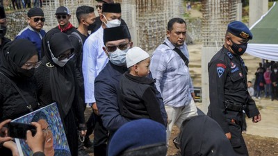 img-title Cerita Ridwan Kamil di Tengah Duka: Ada Ibu Ucapkan Selamat Idulfitri
