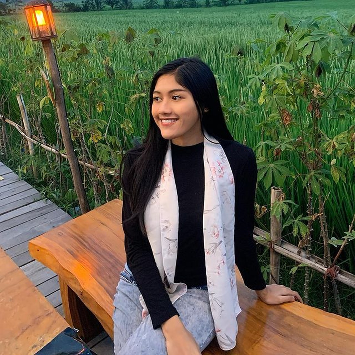 Potret Adu Gaya Nadya Arifta