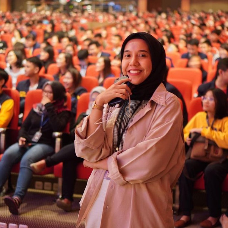 Potret Adu Gaya Nadya Arifta Potret Adu Gaya Nadya Arifta