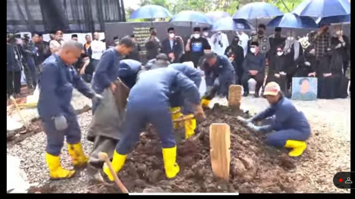 Prosesi Pemakaman Eril