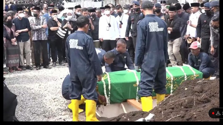 Prosesi Pemakaman Eril Prosesi Pemakaman Eril