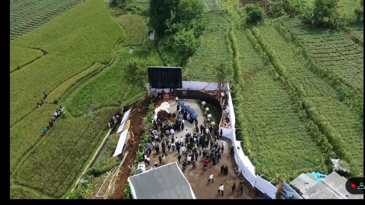 Prosesi Pemakaman Eril