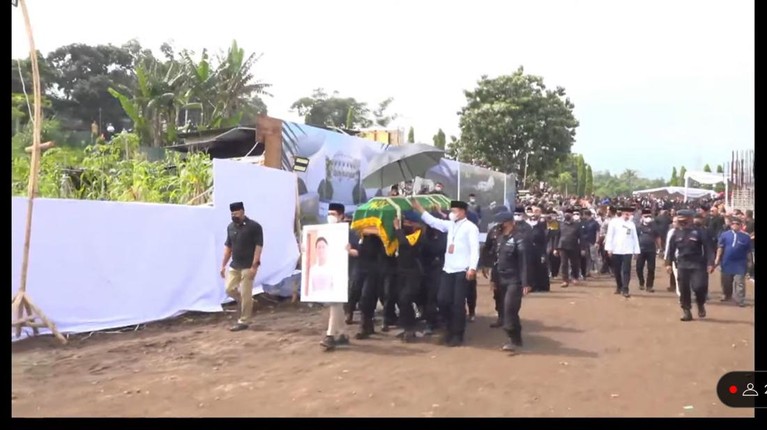 Prosesi Pemakaman Eril Prosesi Pemakaman Eril