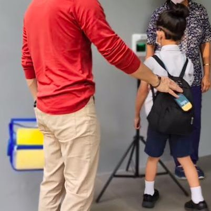 <p>Setelah melihat momen tersebut, kolom komentar Instagram Rionaldo lantas banjir pujian, lho. Bahkan, rekan artis Samuel Zylgwyn turut memuji Rionaldo sebagai ayah idola. Selain itu, Rionaldo juga disebut seperti kakak yang mengantar adiknya ke sekolah. (Foto: dok. Instagram @rio.stokhorst)</p>