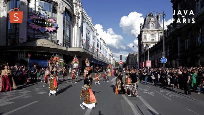 Cerita Pengrajin Batik Lokal Bersama Shopee Ikut Pameran Java in Paris