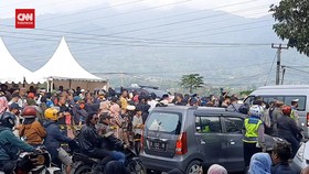 VIDEO: Sejak Subuh Warga Berdatangan Ke Makam Eril