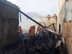Toko Mebel di Surabaya Ludes Terbakar, Pemilik Masih Syok