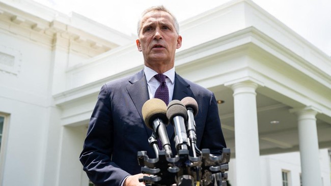 NATO menegaskan Presiden Vladimir Putin bertindak kelewat batas jika benar-benar memerintahkan Rusia menggunakan senjata nuklir di Ukraina.