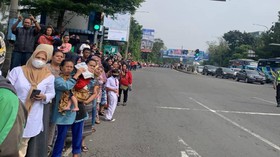 Warga Bandung Tumpah ke Jalanan Lepas Eril ke Pemakaman