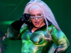 Christina Aguilera Pakai Dildo Berlian di Panggung, Penampilannya Dikecam