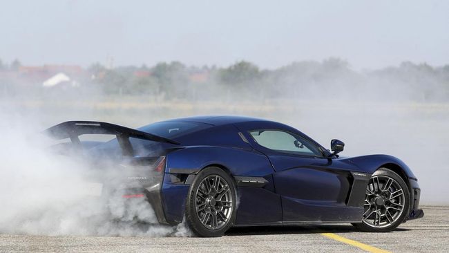 Rakyat Afghanistan Rancang Supercar Serba Hitam, Dapat Restu Taliban Afghanistan punya supercar pertama yang saat ini bernama Mada 9, penciptanya menyebut mobil ini adalah 'Angsa Hitam'