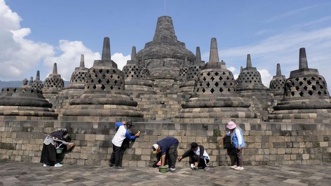 Jika tertarik ke tempat ini, sebaiknya cari tahu harga tiket masuk Candi Borobudur terbaru. Berikut lokasi, rute, dan tiket masuk Candi Borobudur.
