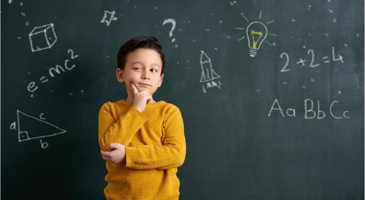 7 Tanda Anak Berpotensi Cerdas, Benarkah Salah Satunya Cepat Bicara? Ada beberapa hal yang dipercaya bisa menjadi ciri-ciri anak cerdas, salah satunya cepat bicara. Namun, sebenarnya seperti apa sih faktanya? Simak selengkapnya.