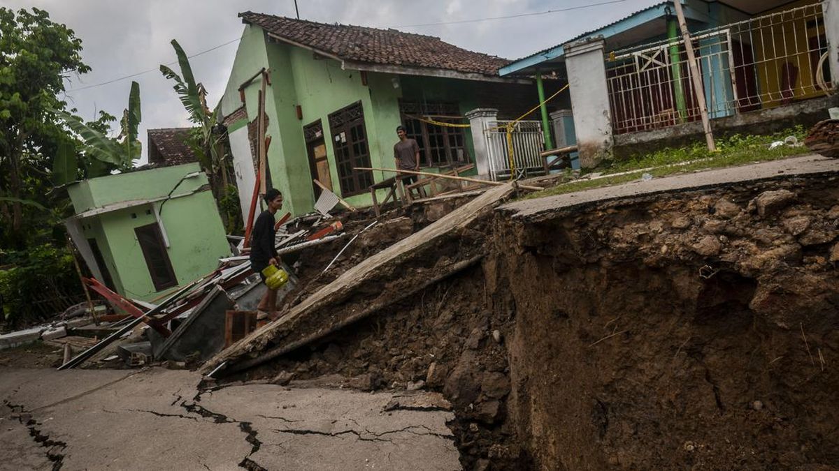 Tanah Bergerak di Cijayanti Babakan Madang Bogor, 28 Warga Terdampak