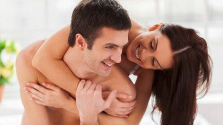 Mungkin Bunda sering bertanya-tanya, berapa kali berhubungan seks suami-istri normalnya dalam seminggu? Yuk cari tahu jawabannya di sini, Bunda.
