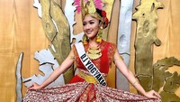 <p>Di salah satu kesempatan, Erina Gudono membawakan kostum Tari Golek Ayun Ayun dari Yogyakarta. Kostum tersebut menggambarkan seorang gadis remaja yang tengah beranjak dewasa, Bunda. (Foto: Instagram @erinagudono)</p>