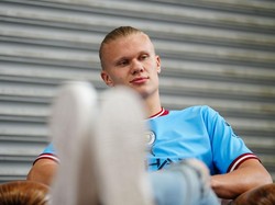Bocah-bocah Lagi Main Bola Pantai, eh Erling Haaland Nimbrung