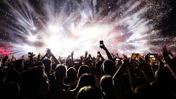 Polisi menemukan banyak masalah dalam Festival Berdendang Bergoyang sehingga kemudian mencabut izin penyelenggaraan festival tersebut.