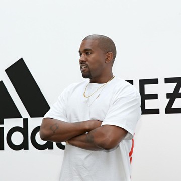 Gara-gara Sandal Ini, Kanye West Lontarkan Tuduhan Plagiat ke Adidas