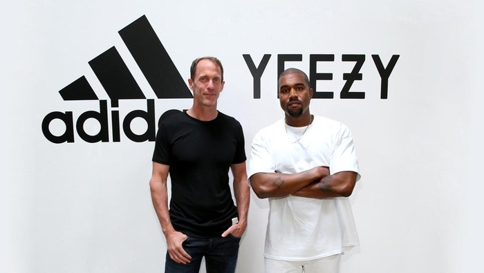 img-title Dijual hingga Rp31 Juta, Meski Kanye West Diboikot Harga Sepatu Yeezy Justru Terus Meroket! Ini Penyebabnya