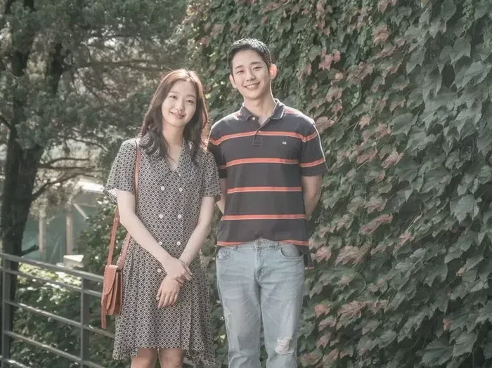 Kim Go Eun dan Jung Hae In di 'Tune in For Love' Kim Go Eun dan Jung Hae In di 'Tune in For Love'