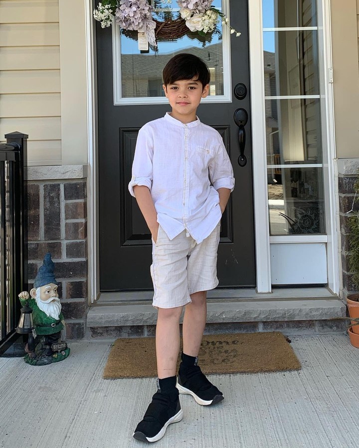Nathan, anak dari Cut Memey dan Paul Rowland kerap membagikan potret tampannya saat berpose mengenakan outfit keren. Intip potret tampannya, Bunda.
