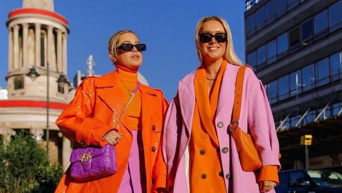 5 Cara Seru Pakai Outfit Warna Neon ala Fashionista