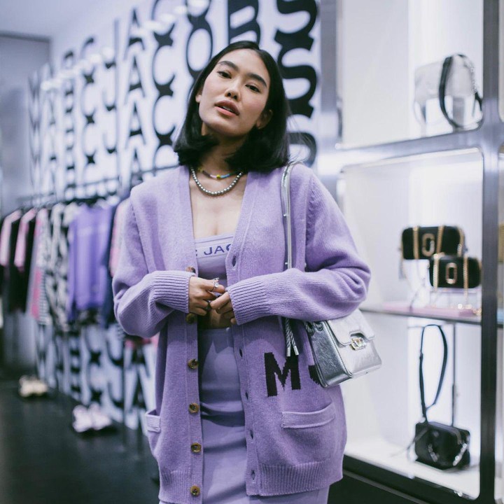 <p>Selama perjalanan pernikahannya, Alika kerap membagikan momen ia dan Raja berlibur ke berbagai negara. Alika juga tetap disibukkan dengan berbagai kegiatan, nih Bunda. (Foto: Instagram @alikaislamadina)</p>