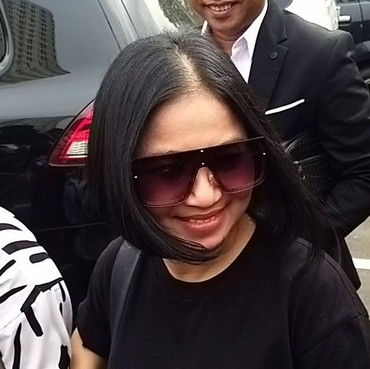 Usai Ngaku Saudara Ridwan Kamil, Tiara Marleen Santai Menuju Polres Depok