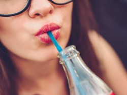 Ternyata Ini Alasan Sendawa Habis Minum Soda Tak Boleh Ditahan