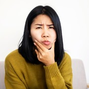 Viral! Mirip Penyakit Justin Bieber, Ternyata Wajah Perempuan Ini Kaku karena ...