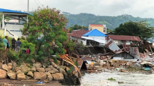 BPBD Kabupaten Minahasa mencatat setidaknya 31 unit rumah dan satu unit jembatan rusak berat akibat bencana abrasi di Pesisir Amurang.