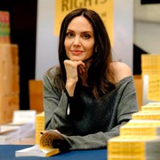 Angelina Jolie dan 3 Masalah Kesehatan yang Pernah Dialami, Sampai Ada 'Jolie Effect' yang Buat Perempuan Waspada Kanker Payudara