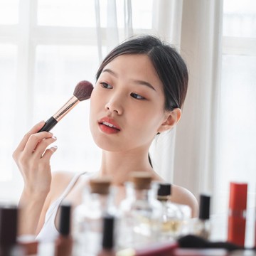 img-title Heboh Temuan Produk Kosmetik Berbahaya, Ini Cara Cek Aman Tidaknya Produk Makeup dan Skincaremu di BPOM