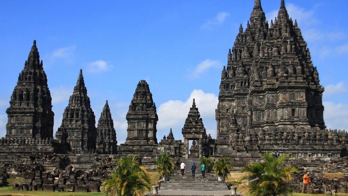 Tak Kalah Cantik dari Candi Borobudur, Intip Pesona Candi Prambanan yang Siap Bikin Jatuh Cinta!