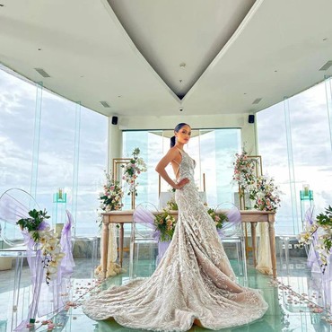 7 Pesona Cinta Laura Pakai Gaun Pengantin Putih bak Princess