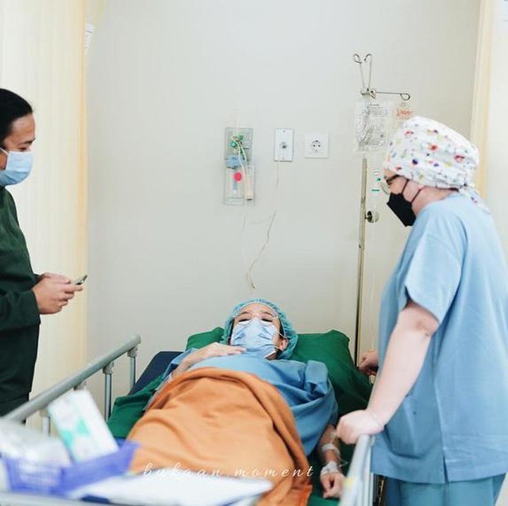 <p>Berita bahagia ini dibagikan Dea dalam akun Instgram pribadinya. Dalam unggahan tersebut, ia membagikan potret momen persalinannya. (Foto: Instagram @dea_ananda)<br /><br /><br /></p>