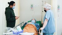 <p>Berita bahagia ini dibagikan Dea dalam akun Instgram pribadinya. Dalam unggahan tersebut, ia membagikan potret momen persalinannya. (Foto: Instagram @dea_ananda)<br /><br /><br /></p>