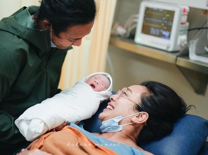 7 Potret Bahagia Dea Ananda Melahirkan, Nama Bayinya Indah Bun!