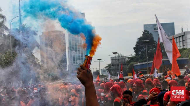 Sebanyak 2.150 personel gabungan TNI-Polri akan mengawal aksi peringatan Hari Buruh atau May Day di Makassar, Senin (1/5).