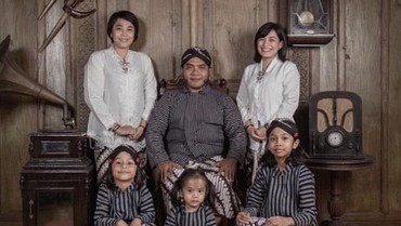 img-title Harmonisnya Poligami Erix Soekamti Usai Dapat Anak dari Istri Kedua