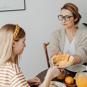 4 Kebiasaan Orangtua yang Ternyata Jadi Penyebab Toxic Family, Hati-hati dan Harus Segera Dihentikan!