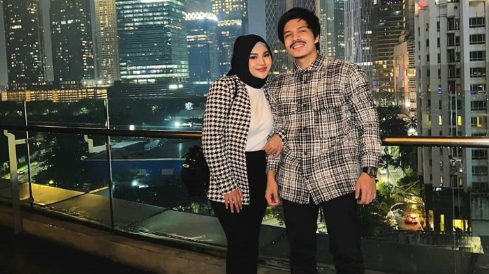 Gaya Stylish Aurel Hermansyah dan Atta Halilintar Tampil Kompak dengan Busana Monokrom