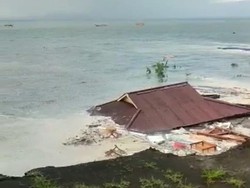 5 Hal Tentang Abrasi Pantai di Minsel Bikin Jembatan Ambruk-10 Rumah Hanyut