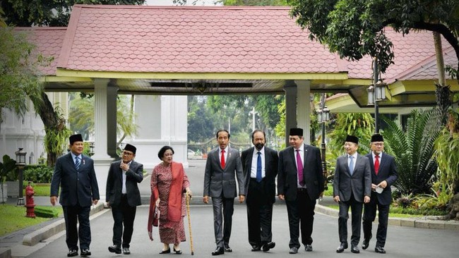 Merespons bergabungnya PAN ke kabinet Jokowi, PKS menegaskan tetap menjadi oposisi pemerintah hingga 2024.