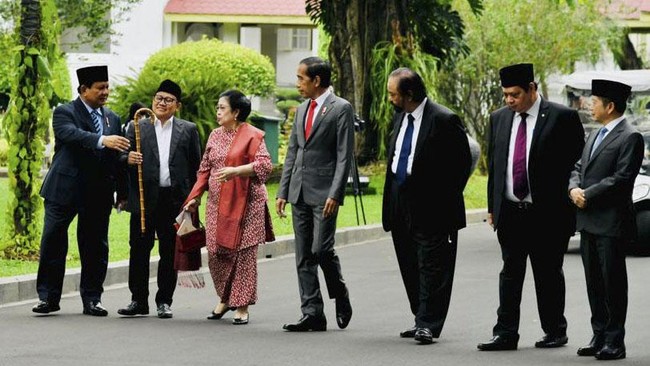 Ketua Umum Partai Golkar Airlangga Hartarto mengakui Presiden Jokowi berpengaruh dalam menentukan sikap partai di pilkada.