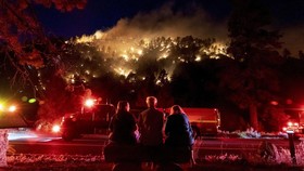 FOTO: Amarah 'Si Jago Merah' Membakar Hutan California